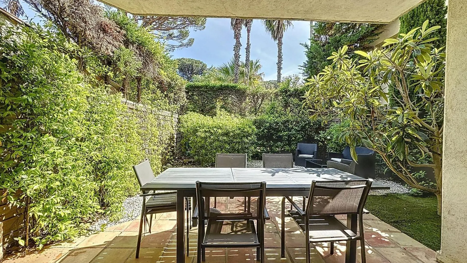 House 95M In A Quiet Area In Saint-Tropez Villa